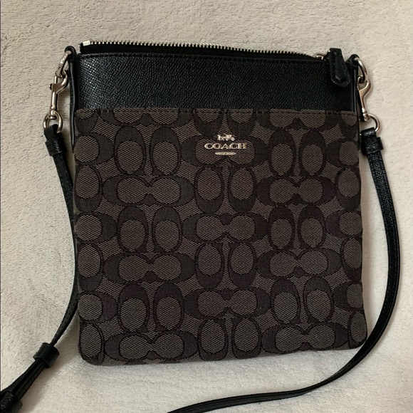 Coach Handbags - Coach Cross Body EUC!!!